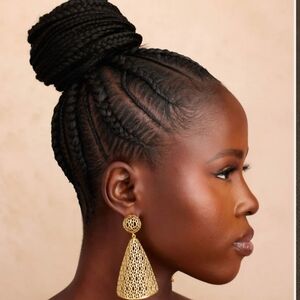 Khoi Dres Elegant Gold Teardrop Earrings